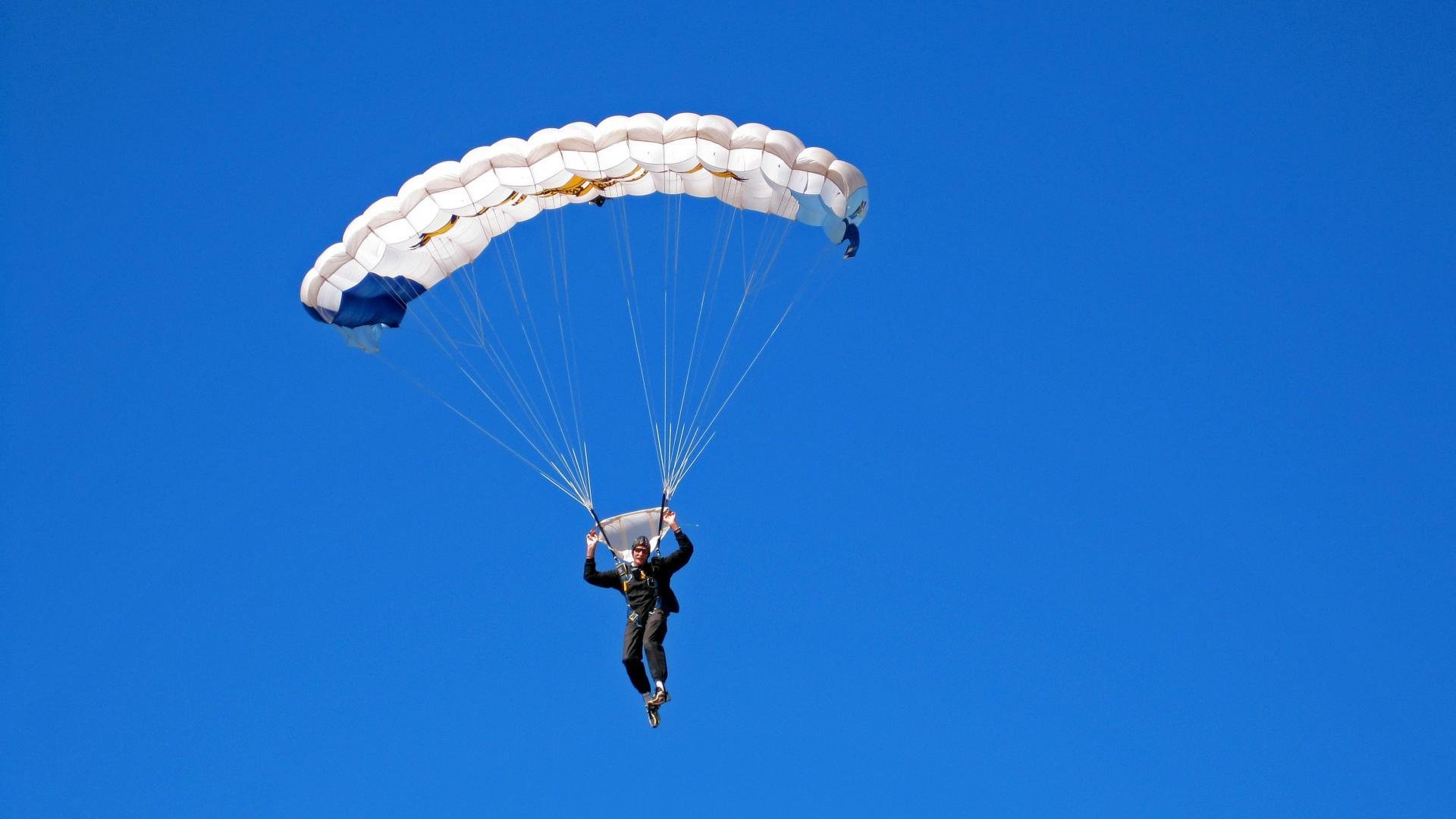 哈兰德在对抗强队时不仅得分还积极参与团队防守,哈兰德到底什么水平